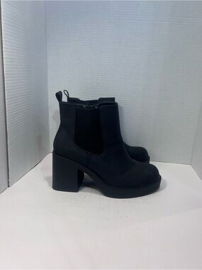 torrid Black Chunky Platform Chelsea Ankle Boots